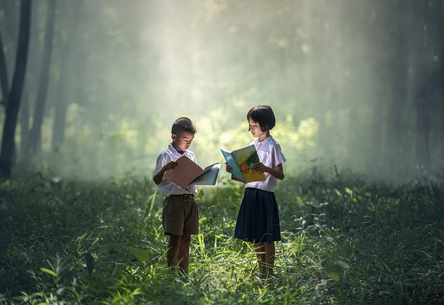 Un ambiente ideale: Camera per bambini Montessoriana e studio con Libreria